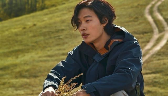 李光洙▲早早服完兵役,避免事业空白期的演员,网友感叹:真有先见之明