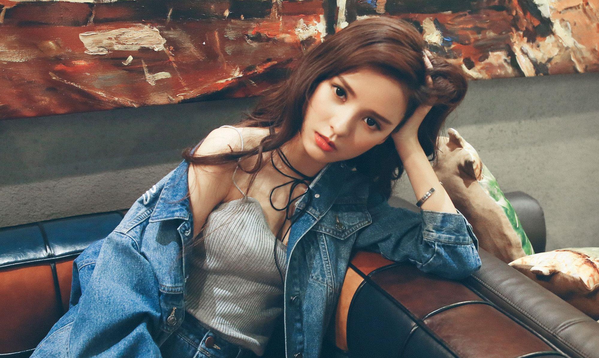 张予曦|网红出身被质疑“整容”，无奈曝光父母照片，这颜值不出道可惜了