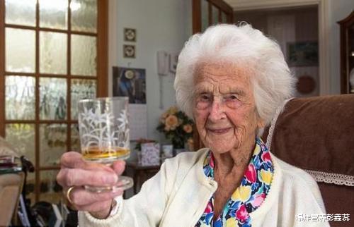 肝脏|喝酒后出现这3种表现，多是肝脏在“求救”，奉劝你一口都别喝了