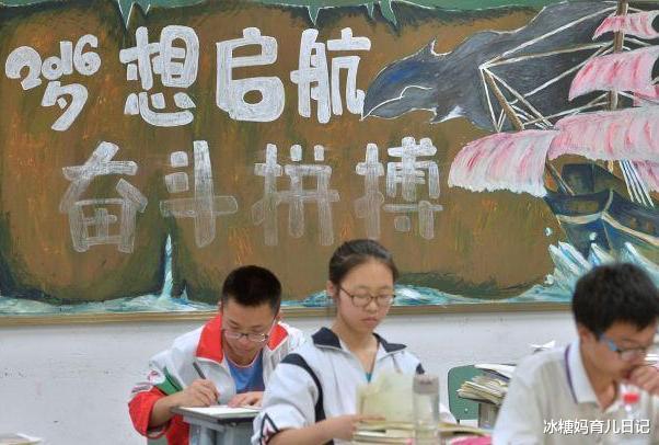 大学|大一军训刚开始，新生就选择退学复读，得知原因父母低头默认