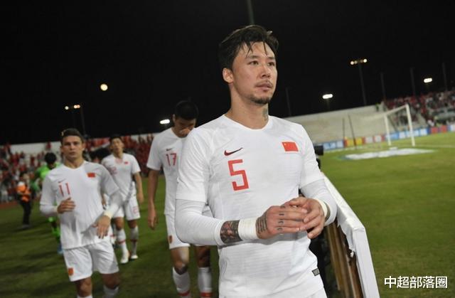 #国足#曝国足中卫重组！李铁放弃一打法，00后国脚遭弃恒大铁卫还是主力