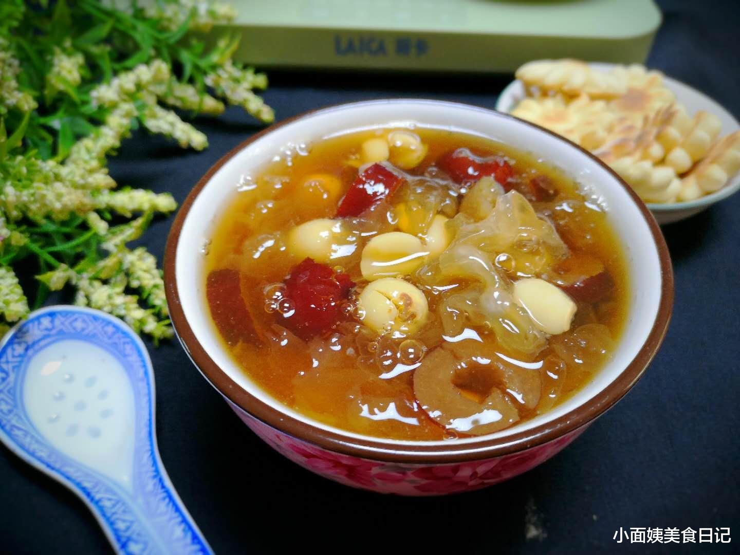 #银耳#年龄越大，气血越差，坚持每天吃碗它，香甜美味，气色慢慢补回来