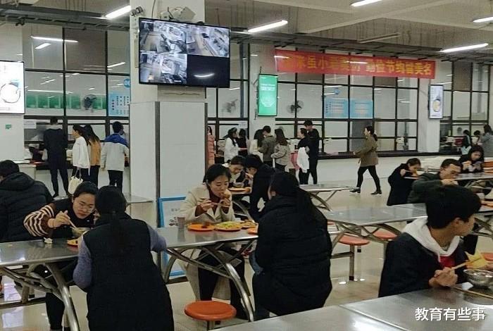 大学|供一个民办本科生读完大学四年，究竟要花多少钱？算出来吓人一跳