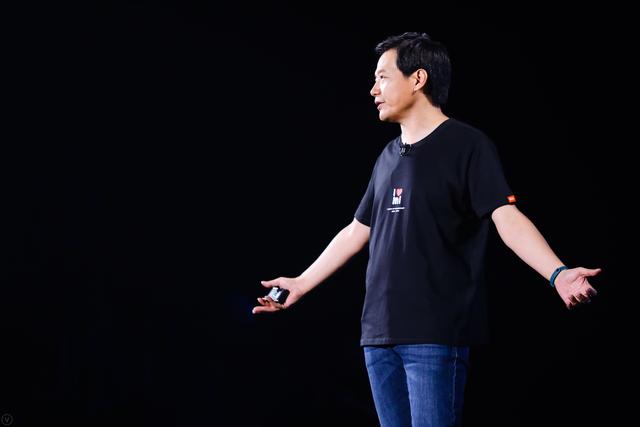 雷军|中国“芯”从不止一个“芯”,雷军突然宣布,美国人都被吓了一跳