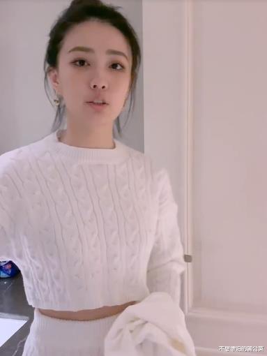 【徐璐】徐璐还不到90斤为何要减肥?看到她穿三分裤的腿型,找到答案了