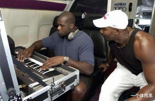 薪水|年薪7万美元的NBA球员怎么生活？幸亏有哥哥，否则字母弟亏钱打球