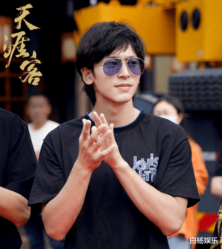 星落凝成糖：《天涯客》官宣开机，双男主选角倍儿满意，我却只关注唯一女主角