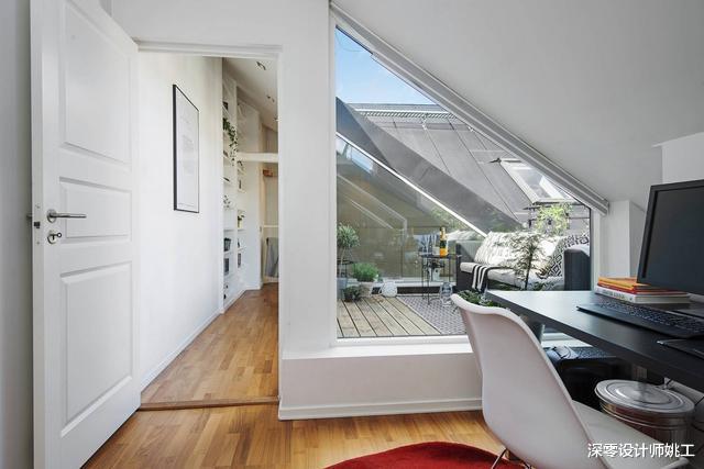 |阁楼斜坡难利用？看我朋友多艺高人胆大，室内室外打通白得一露台