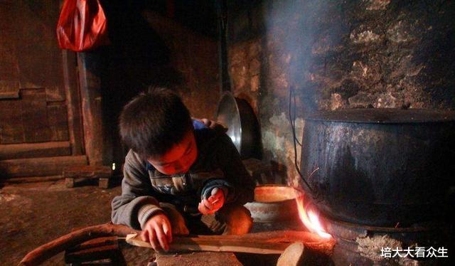 亲情|不堪忍受臭气熏天，儿子活埋79岁老母：养儿防老或成高风险投资