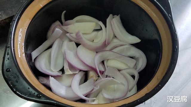 ：蒜香鸡腿的做法，我家经常吃的一道美食，又香又好吃，味道很棒