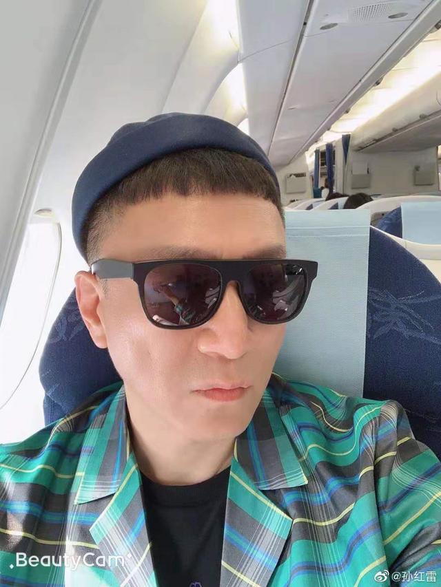 孙红雷的心情非常不错,看来在澳门豪赌的事情丝毫没有影响到他.