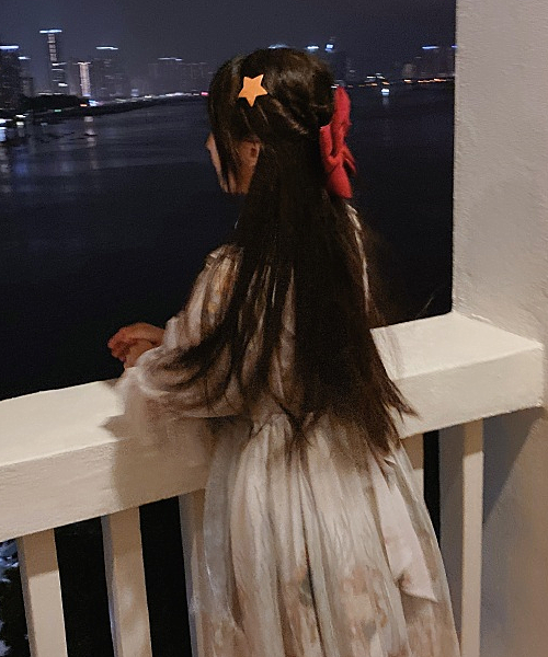 『蔡萝莉』蔡萝莉不听造型师劝，穿和服时非把发带当腰带，却意外带火新审美