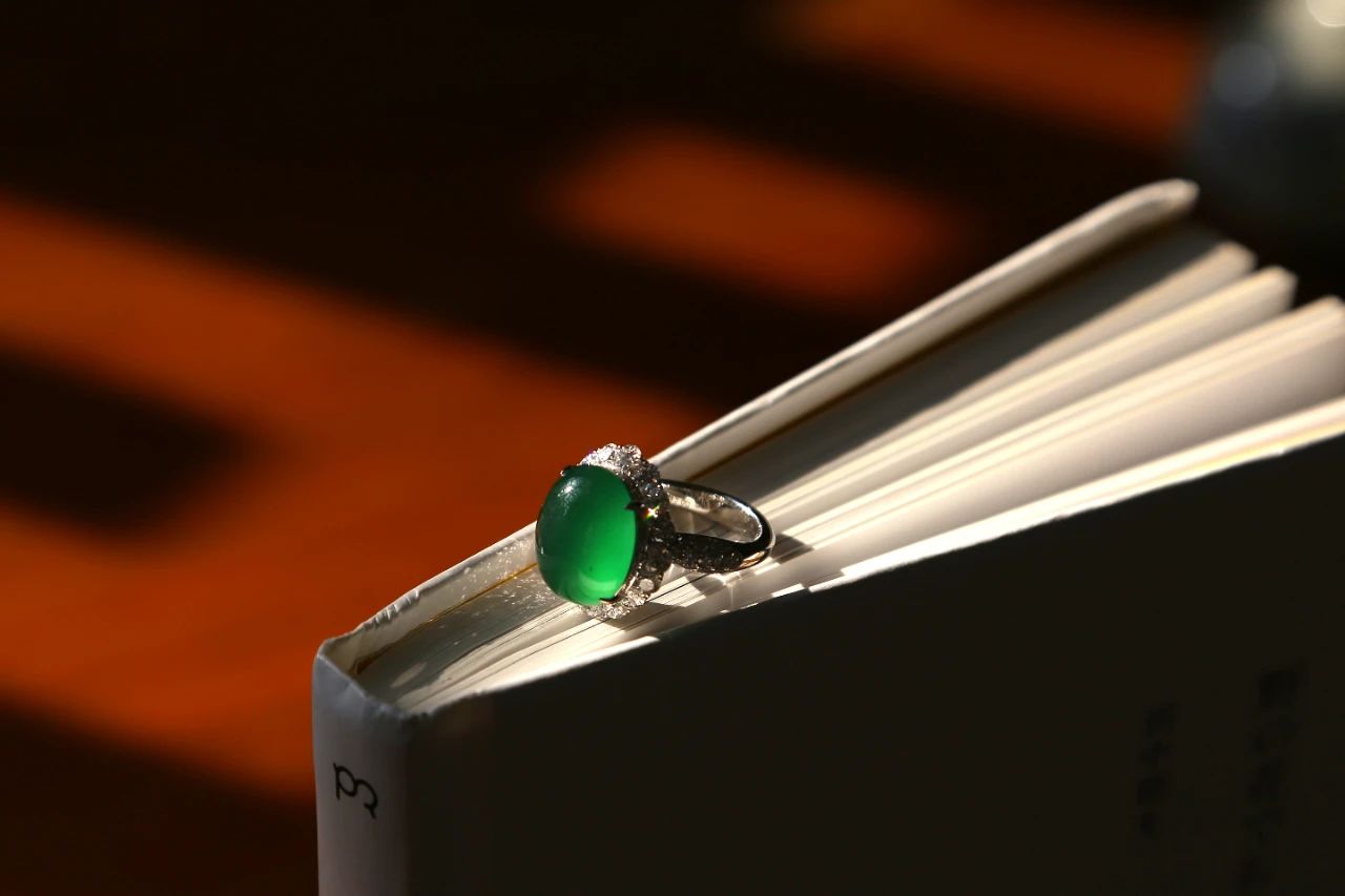 翡翠|花中有“四君子”，翡翠中有“四黑”，你分别知道是什么吗？