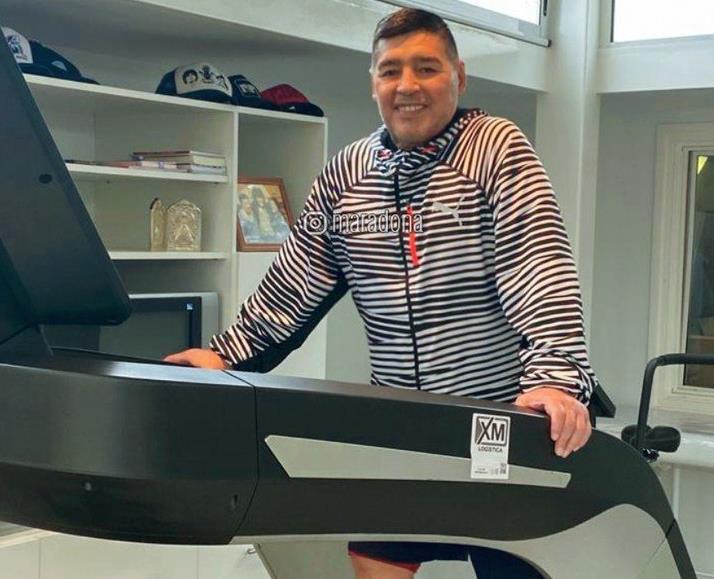 欧美明星|60岁马拉多纳近照曝光，瘦了一圈！切胃减重超100斤，换了张脸