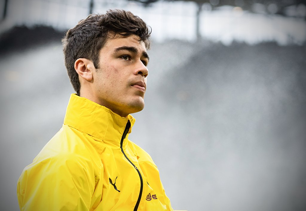 德甲:悲剧!多特17岁天才无缘创纪录 赛前热身受伤无缘首次先发