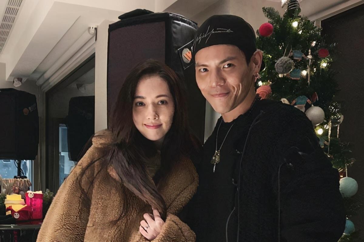 向佐|向佐郭碧婷北京450平豪宅曝光，主人房装修细节透露很宠妻