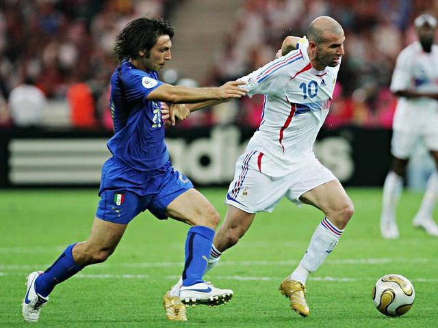 哈维@在前腰位置上,几乎没人能与他相提并论,哈维伊涅斯塔都不行