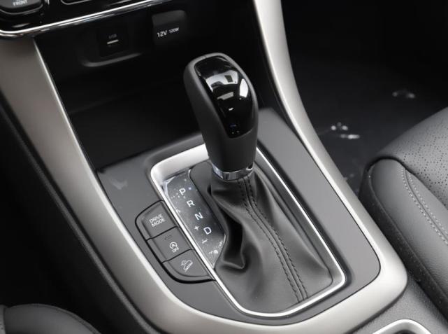 长安CS75|现代ix35跌至10.1万,比本田良心,2.0L+6MT,跟国产车叫板