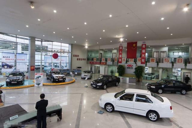 4s店|多少月薪才敢买10万的车？4S店：少于这个数，基本是车在玩你