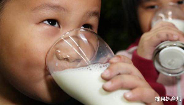 牛奶|4种牛奶被称“地沟油”，无营养还费钱，危害很大，家长却成箱买