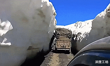 印軍卡車小心翼翼通過，拉達克恐怖山口：兩側是數米高雪墻-圖2
