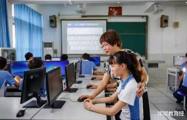 中考|教育部将严抓“普职比”，可能一半学生上不了高中，同学欲哭无泪