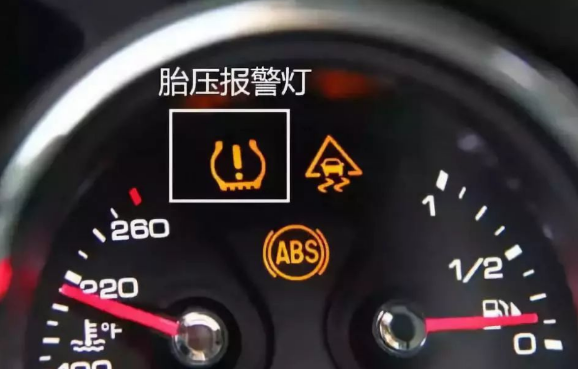 丰田|仪表盘上的“救命灯”，交警：亮了别犹豫马上停车，生命只有一次