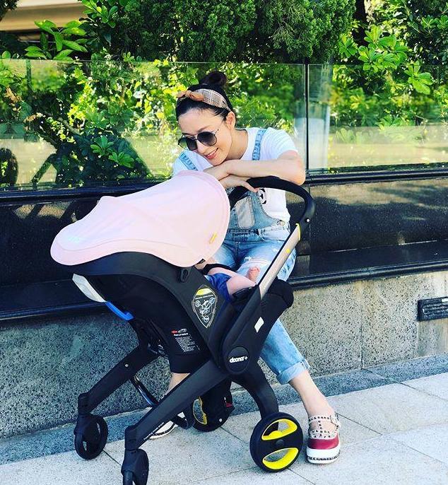 |晒晒杨怡在香港的豪宅,每个窗户都能看海景,装修却连吊顶也不做