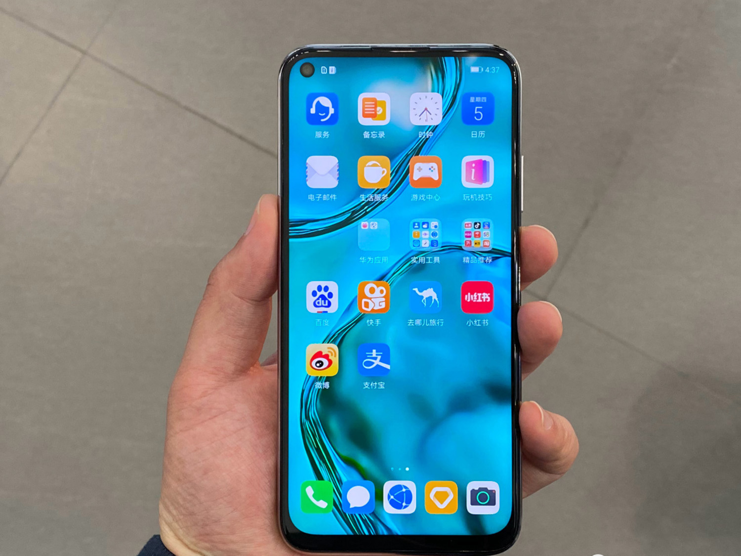 华为Nova|从2199降至1599，40W快充、8+128GB华为中端机，已经沦为千元机