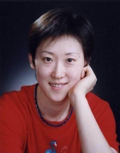宋妮娜■40岁前女排国手，被誉为“花之秀”，退役嫁给教练，今发福成大妈