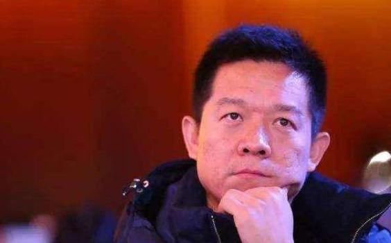 豪门|她曾是豪门阔太，如今债务连连，成国内首位限制乘坐飞机的女星！