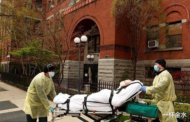 美國因新冠肺炎失去親人的傢屬，為紐約州長舉行模擬葬禮-圖3