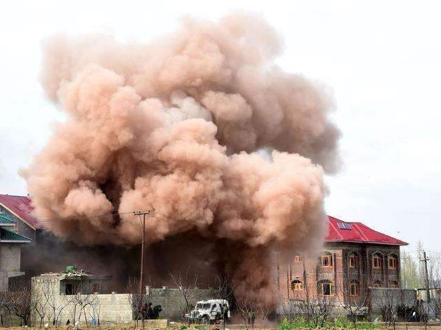 [印度]战斗在凌晨打响！印军不宣而战，重炮猛烈开火！随后就被教训做人