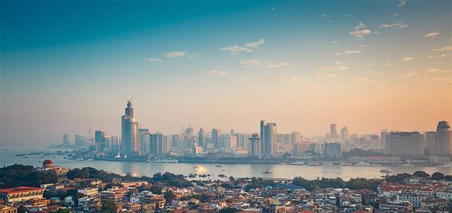 二线城市|因旅游出名的一座二线城市，一线物价三线的工资，年轻人快崩溃了