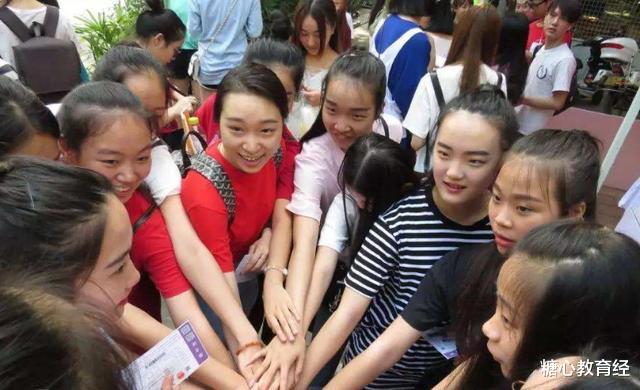 大学|2021届高考生有福了，今年大一新生却欲哭无泪，家长：早该如此