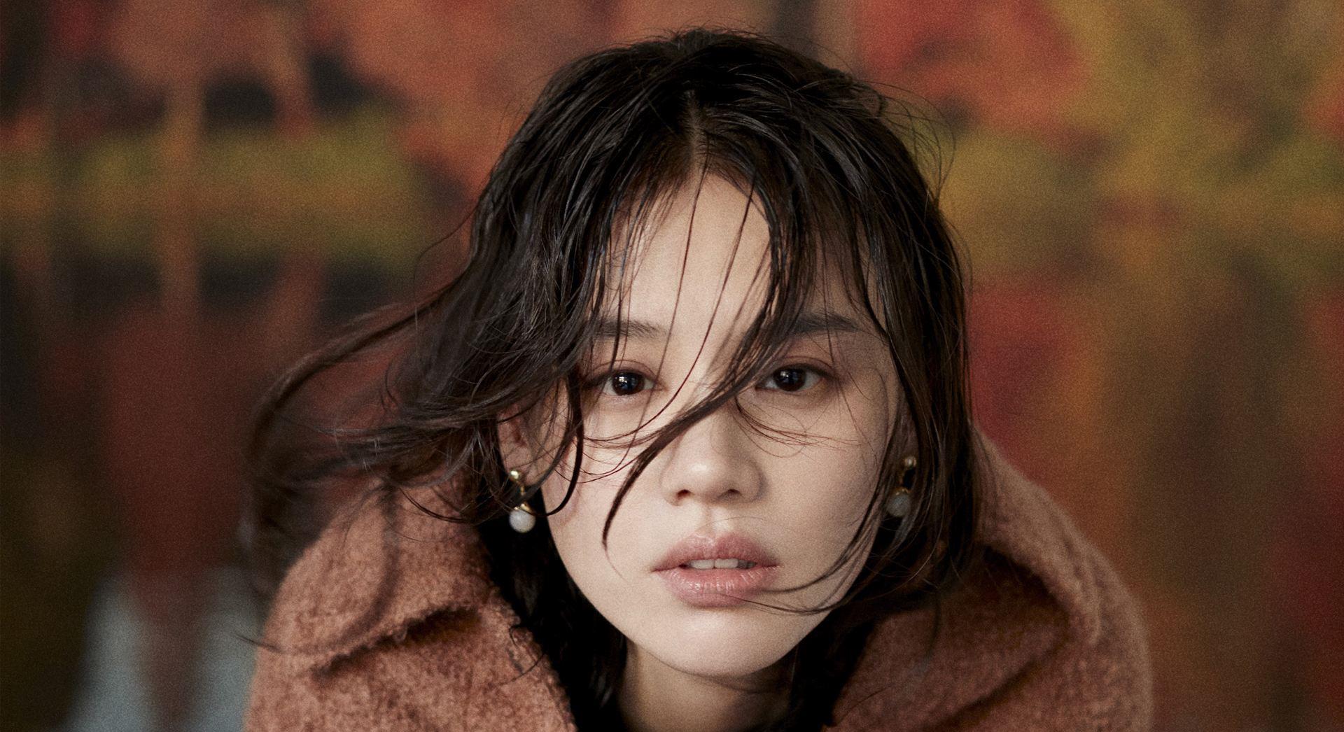 马思纯|马思纯被群演压身下，表情绝望大喊：导演救我！抑郁和新戏有关？