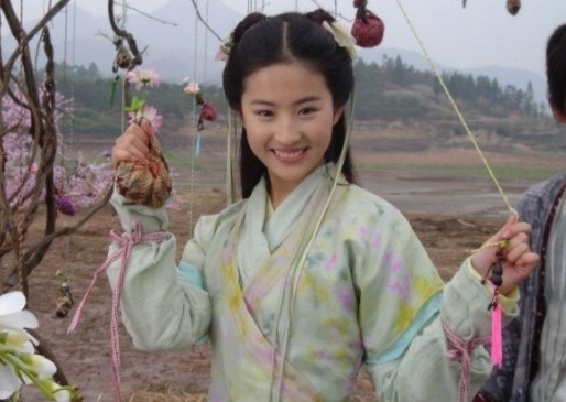 赵灵儿|原来“赵灵儿”的第一人选不是刘亦菲，看到定妆照后：恋爱了