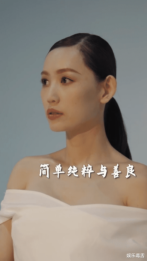 『马蓉』马蓉晒童年对比照,小时候软萌可爱,如今性感有女人味