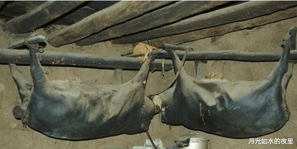 『猪肉』一头猪在梁上挂了30年，都臭了，却有人花60万争着买来吃！