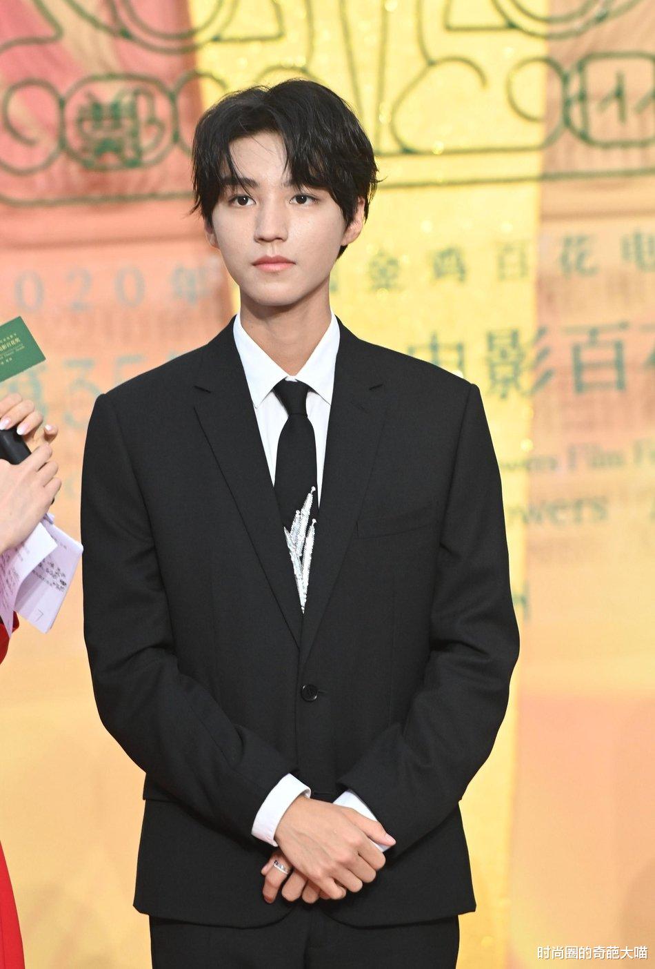 周冬雨|百花奖未修图流出！丫丫精致杨紫膀大腰圆，影后周冬雨却毫无气场