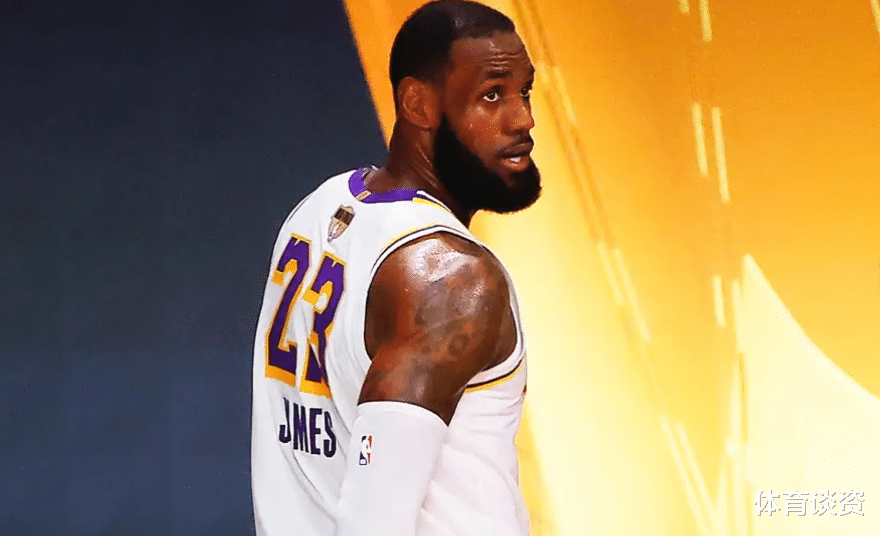 勒布朗·詹姆斯|争议！詹姆斯提前11秒离场，按规则要禁赛和罚款，湖人关键神操作