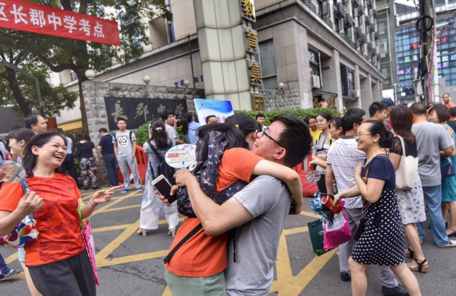 招生：高考结束后，为何学生总是扎堆医院和民政局？不是过来人不知道