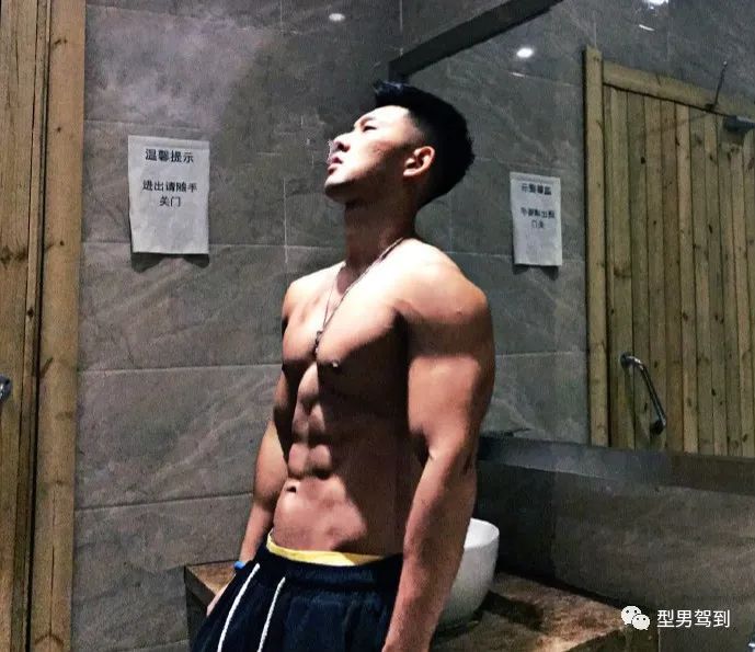 健身|杭州肌肉胸毛哥走红,正太脸金刚身太可了