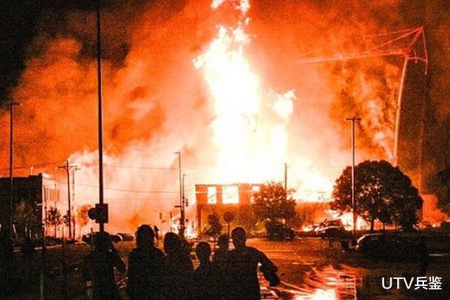 『云台』美国本土乱成一锅粥！民众示威变成了暴乱，国民警卫队出动镇压