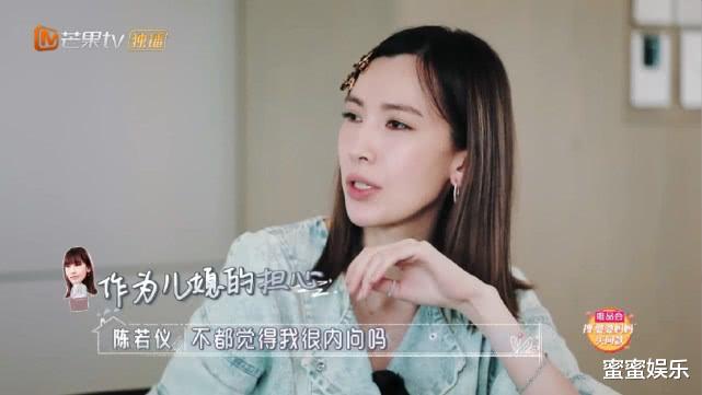 「李晟」没育儿矛盾不用讨好婆婆，李晟和亲妈同住，吃饭把脚翘椅子上惬意