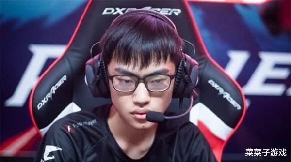 |LOL世界赛提前打响？峡谷之巅下架改名卡，职业选手跟演员先热身