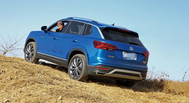 「大众汽车」开完本田冠道，再换到大众探岳上，车主：对比后差距一目了然！