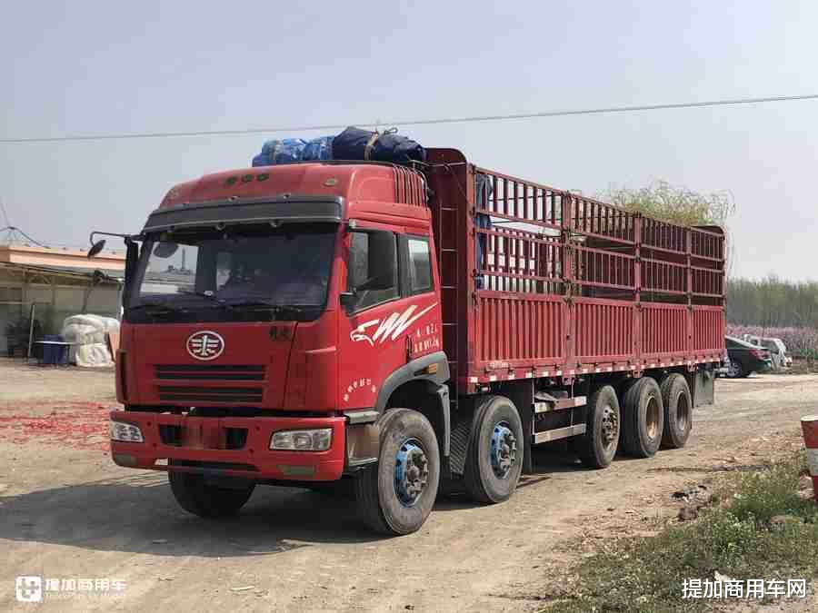 马力|实拍7年前的5轴解放奥威J5P载货车，车主说这是辆绝版摇钱树