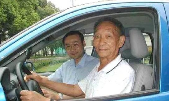袁隆平|90岁袁隆平的3位孙女曝光，看到她们的打扮，我不淡定了……