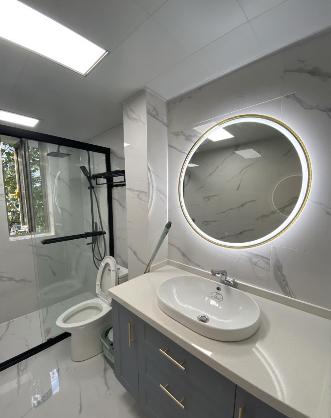 |她家装修的轻奢风格,还没家具就很漂亮,让人看了都特别羡慕!